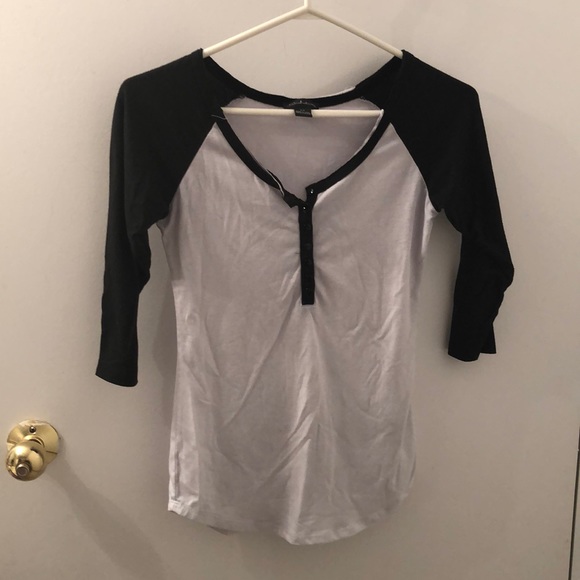 1/4 white and black shirt - Picture 1 of 2